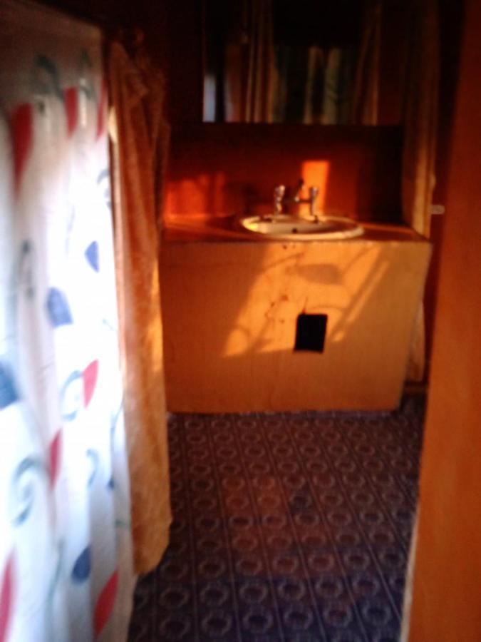 Houseboat Young Wild Rose Srīnagar Екстериор снимка