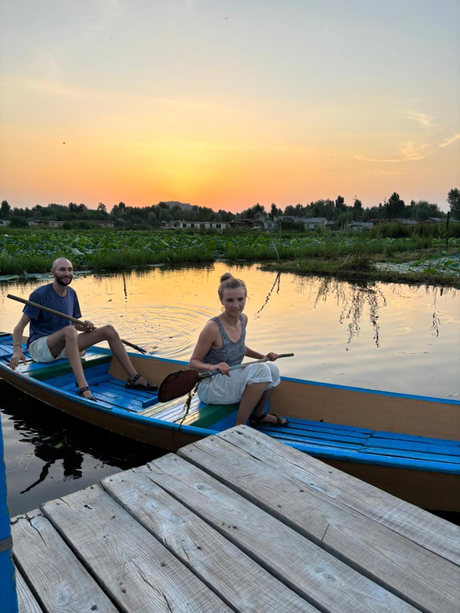 Houseboat Young Wild Rose Srīnagar Екстериор снимка